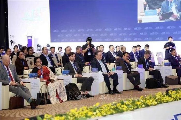 Nhiều chuyên gia, nhà quản lý, CEO quốc tế cùng dự chương trình CEO 500. Ảnh: Xuân Khu/TTXVN