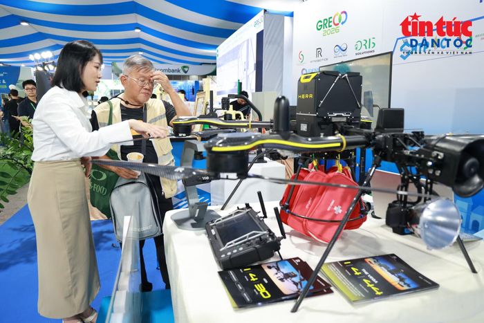 Doanh nghiệp giới thiệu thiết bị bay không người lái phục vụ phát triển kinh tế tầm thấp.