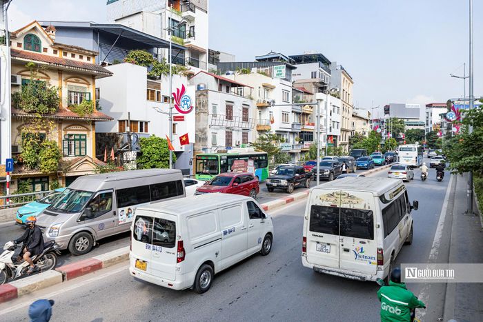 Đồng thời thường xuyên theo dõi tình hình thực tế để kịp thời điều chỉnh những bất cập, bảo đảm an toàn và hạn chế ùn tắc trong thời gian thi công.