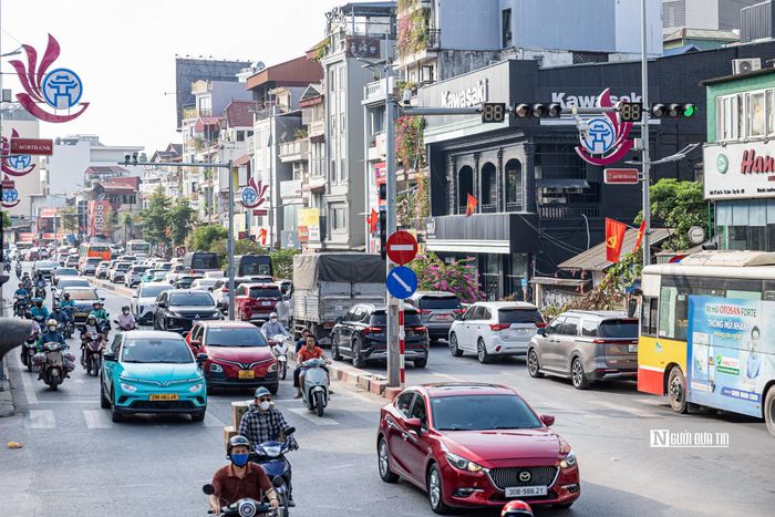 Sở Xây dựng Hà Nội đã yêu cầu các đơn vị liên quan bố trí đầy đủ hệ thống biển báo, lực lượng hướng dẫn giao thông.