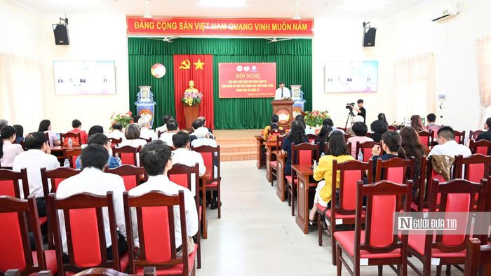 Tọa đàm về hợp đồng dịch vụ giao nhận và bảo hiểm hàng hóa, trao đổi những vấn đề pháp lý phát sinh trong thực tiễn.