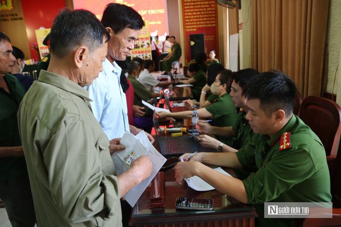 Hoạt động ý nghĩa này thể hiện sâu sắc tinh thần "uống nước nhớ nguồn" và sự quan tâm, tri ân của Đảng, Nhà nước đối với những người có công với cách mạng.