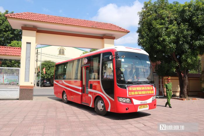 Ông Nguyễn Xuân Trung, Phó Chủ tịch UBND xã Giai Lạc (tỉnh Nghệ An) cho biết, đợt 2 này địa phương tổ chức đưa đón 29 thân nhân liệt sĩ còn lại trên địa bàn đi lấy mẫu sinh phẩm ADN. Để triển khai hiệu quả, chính quyền địa phương đã ban hành kế hoạch giao nhiệm vụ cụ thể cho lực lượng công an, quân sự, phòng văn hóa và trạm y tế xã.