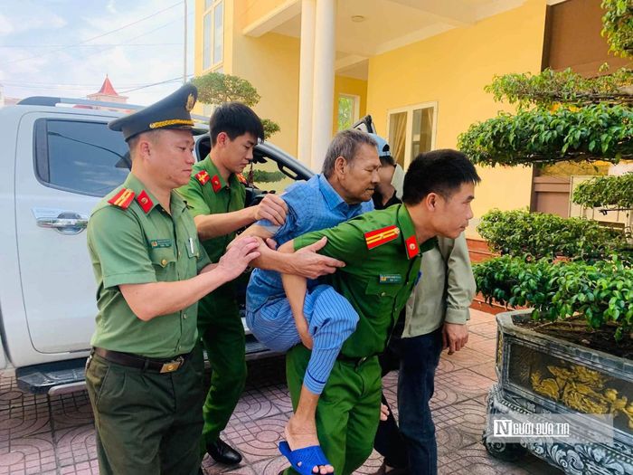 Để triển khai hiệu quả chương trình, Phòng Cảnh sát Quản lý hành chính về trật tự xã hội tham mưu Công an tỉnh chỉ đạo, phối hợp với Công an cấp xã rà soát, xác minh thông tin thân nhân liệt sĩ; đồng thời đẩy mạnh tuyên truyền về mục đích, ý nghĩa của việc thu nhận mẫu ADN. Ngoài ra, Công an các xã còn chủ động phối hợp với Ban Chỉ huy Quân sự, Phòng Văn hóa - Xã hội, Trạm Y tế và tổ chức chính trị - xã hội tổ chức xe khách đưa đón thân nhân Liệt sĩ đến điểm thu nhận mẫu ADN tập trung. Sự phối hợp chặt chẽ giữa lực lượng liên quan góp phần bảo đảm quá trình thu nhận diễn ra theo kế hoạch, tạo điều kiện thuận lợi để thân nhân liệt sĩ tham gia.