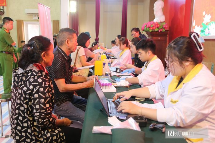 Thu thập mẫu ADN của thân nhân liệt sĩ là một hoạt động mang ý nghĩa nhân văn sâu sắc, góp phần xác định danh tính các liệt sĩ còn chưa rõ thông tin, giúp các gia đình sớm tìm lại người thân đã hy sinh vì Tổ quốc, đáp ứng nguyện vọng chính đáng của thân nhân gia đình liệt sĩ. Mỗi mẫu ADN được cung cấp là một hy vọng, một bước tiến trong hành trình đưa các anh hùng liệt sĩ trở về với gia đình. Đây không chỉ là trách nhiệm mà còn là tình cảm, lòng biết ơn của thế hệ hôm nay đối với những người đã cống hiến, hy sinh cho độc lập, tự do của đất nước. Nâng cao trách nhiệm của cấp ủy, chính quyền, các ban ngành đoàn thể và toàn thể nhân dân trong công tác chăm lo người có công; củng cố niềm tin của nhân dân đối với Đảng, Nhà nước