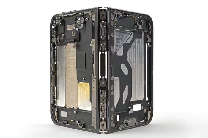 Cấu trúc bản lề và linh kiện bên trong iPhone Duo trong ảnh tháo rời do iFixit công bố. Ảnh: iFixit.