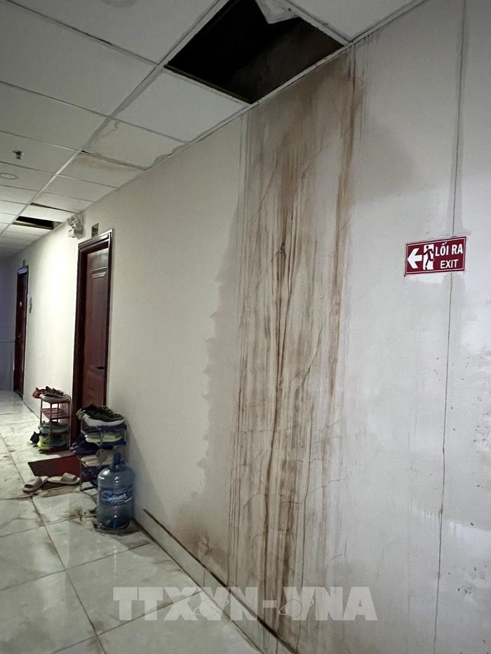 Nước thấm dột tại căn hộ của Chung cư Victoria Premium (phường Mỹ Tho, tỉnh Đồng Tháp). Ảnh: TTXVN phát