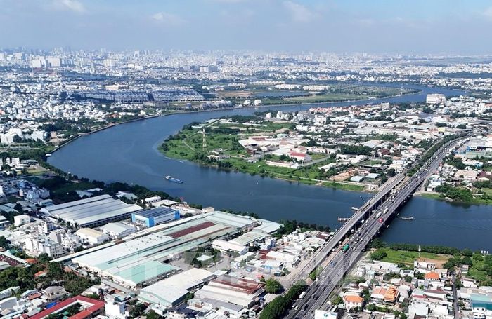 Thành phố Hồ Chí Minh sẽ làm hơn 176 km đường ven sông Sài Gòn sau sáp nhập. Ảnh: Hồng Đạt - TTXVN