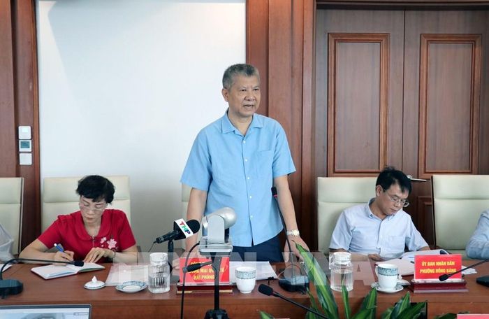 Đại diện Công ty TNHH Thương mại Quốc tế Hải Phòng phát biểu tại buổi đối thoại. Ảnh: Hoàng Ngọc – TTXVN