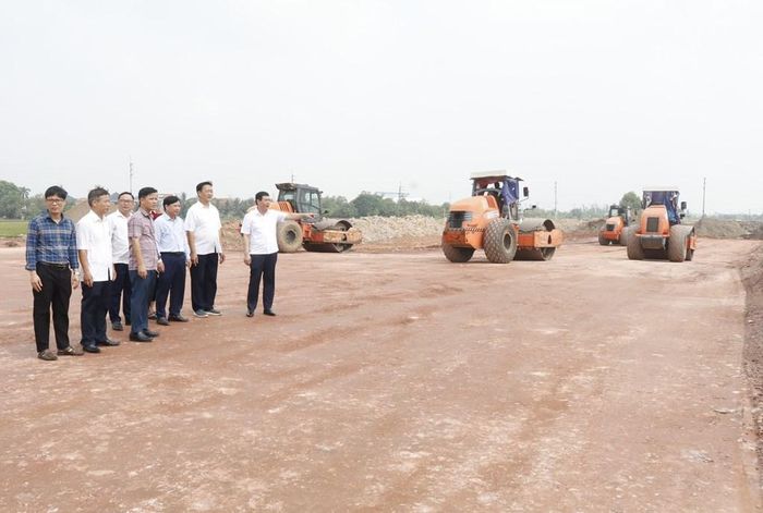 Nhờ đẩy mạnh giải phóng mặt bằng, các công trình giao thông quan trọng trên địa bàn xã Lâm Thao đang tích cực được triển khai. Ảnh: Thanh Thương/BNEWS/TTXVN