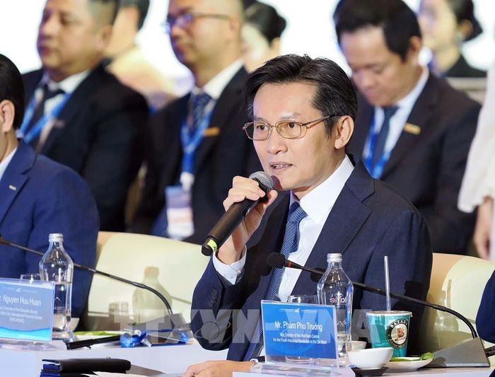 Ông Phạm Phú Trường, Phó Giám đốc Trung tâm Cách mạng công nghiệp lần thứ tư tại TPHCM (HCMC C4IR), điều phối phiên thảo luận tại chương trình CEO 500. Ảnh: Xuân Khu - TTXVN