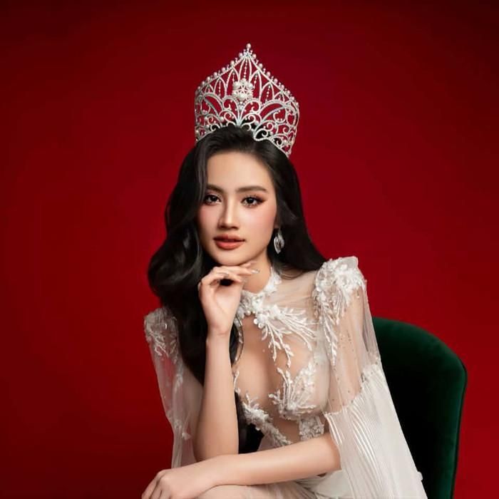 Khán giả trông chờ vào chặng đường mới của Hoa hậu Ý Nhi sau khi cô kết thúc 3 năm du học ở Úc. 