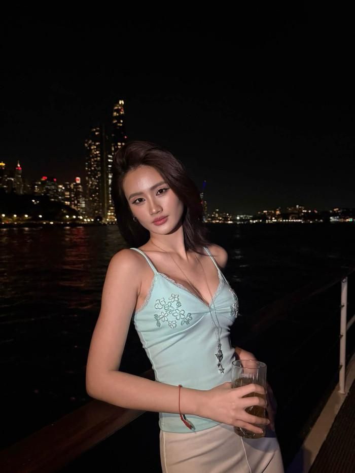 Ý Nhi được nhận xét ngày càng trưởng thành, chín chắn sau 3 năm đăng quang Miss World Vietnam.
