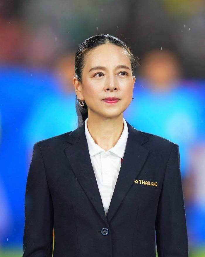Madam Pang giới thiệu về HLV Park Hang Seo trên FAT. Ảnh: FAT