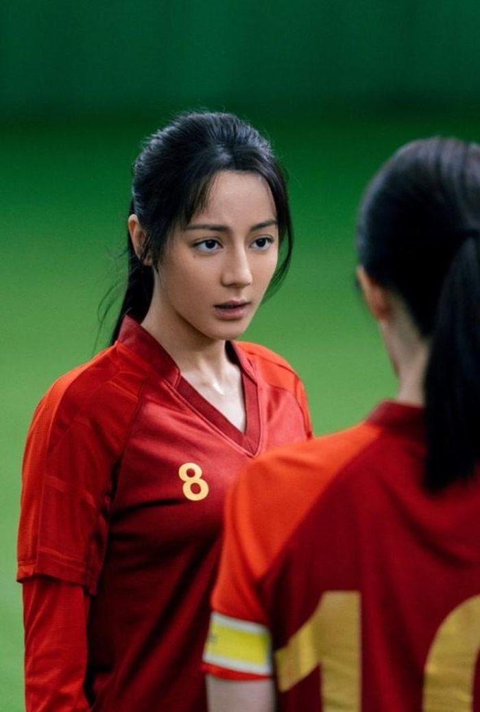 Bên cạnh kỹ xảo, kịch bản Kungfu nữ túc cũng nhận nhiều đánh giá tiêu cực vì lối kể chuyện và các tình huống gây cười thiếu mới mẻ.