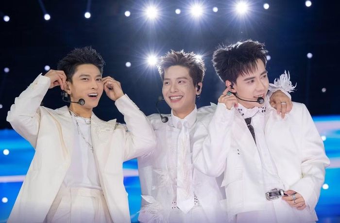Khoảnh khắc ở concert Anh trai "say hi" tại Hà Nội