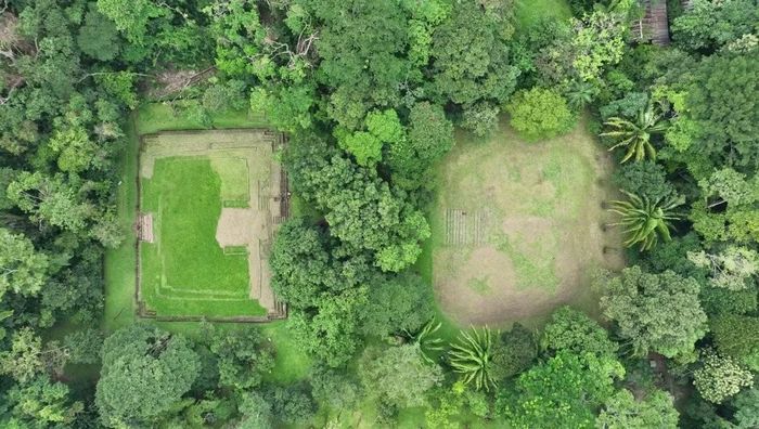 Tak'alik Ab'aj là một công viên khảo cổ nằm trên bờ biển Thái Bình Dương của Guatemala