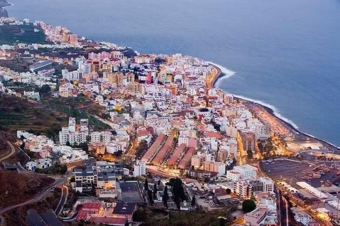 Thị trấn nhỏ La Palma thuộc hòn đảo cùng tên với vẻ đẹp yên bình gây thương nhớ