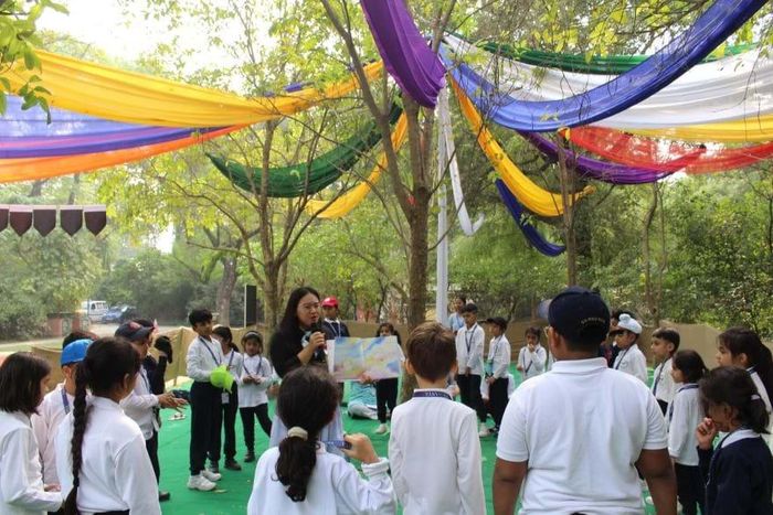 Tác giả Quỳnh Hương và buổi đọc sách cho học sinh Ấn Độ trong khuôn khổ Lễ hội văn học thiếu nhi Bookaroo, New Delhi, Ấn Độ năm 2024.
