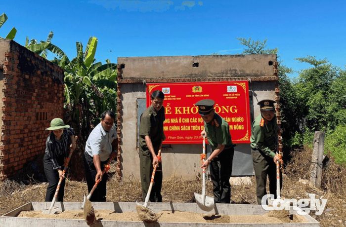 Những căn nhà mới góp phần cải thiện điều kiện sinh hoạt cho các gia đình có hoàn cảnh khó khăn.