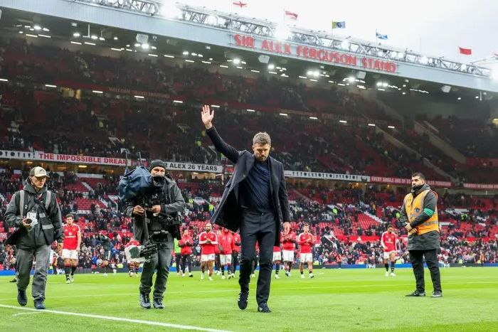 Michael Carrick đã đi một vòng quanh sân sau trận thua 3-0 – nhưng anh khẳng định đó không phải là lời tạm biệt. Ảnh: Shutterstock Editorial