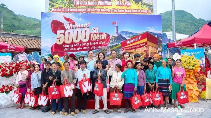 WinMart+ trao tặng 5.000 phần quà thiết yếu cho các hộ gia đình tại các xã Mèo Vạc, Đường Hồng và Yên Cường thuộc tỉnh Tuyên Quang.
