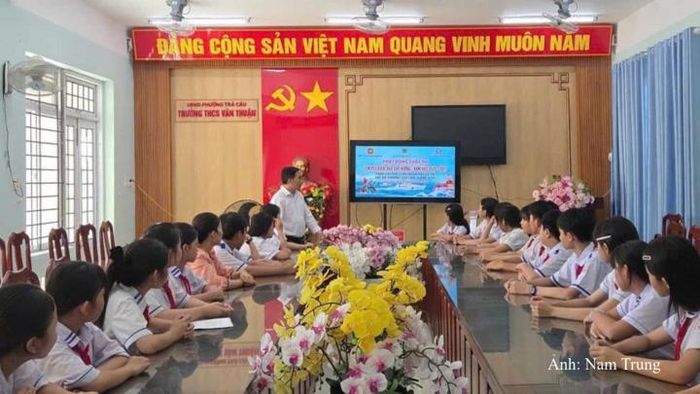  Phát động Cuộc thi trực tuyến “Em yêu biển, đảo quê hương” năm học 2026 - 2027 tại Trường THCS Văn Thuận (tỉnh Quảng Ngãi).