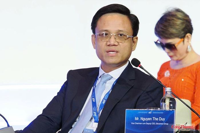 Đại biểu trao đổi và đóng góp ý kiến tại sự kiện.
