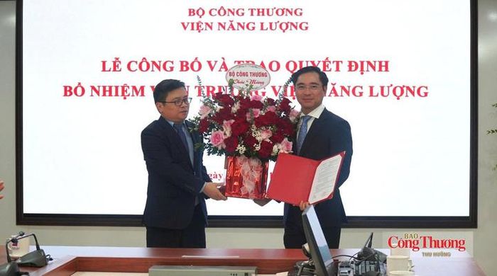 Thứ trưởng Trương Thanh Hoài trao quyết định bổ nhiệm đồng chí Phạm Quang Huy giữ chức vụ Viện trưởng Viện Năng lượng.