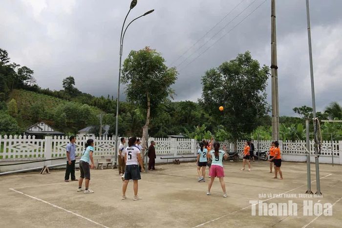 Người dân thôn Phượng Nghi tham gia các hoạt động thể dục thể thao.