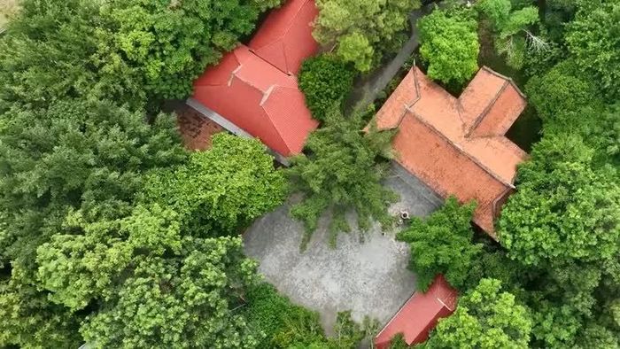 Không đơn thuần là địa điểm sinh hoạt văn hóa - tín ngưỡng. Hơn hết, đây là nơi giáo dục, lan tỏa nét đẹp truyền thống, lịch sử làng, xã gắn với công lao, đóng góp của tiền nhân.