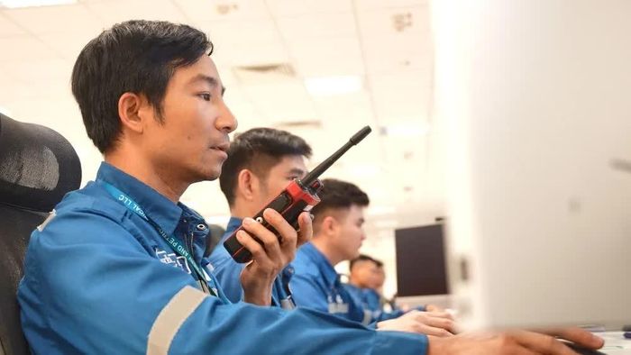 Kỹ sư Nhà máy Lọc hóa dầu Nghi Sơn trong ca trực. (Ảnh tư liệu minh họa)
