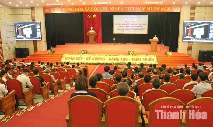 Toàn cảnh hội nghị.
