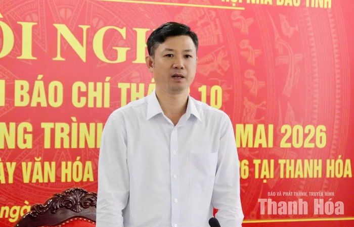 Đồng chí Lê Văn Trung, Tỉnh ủy viên, Giám đốc Sở VH, TT&DL phát biểu tại hội nghị.