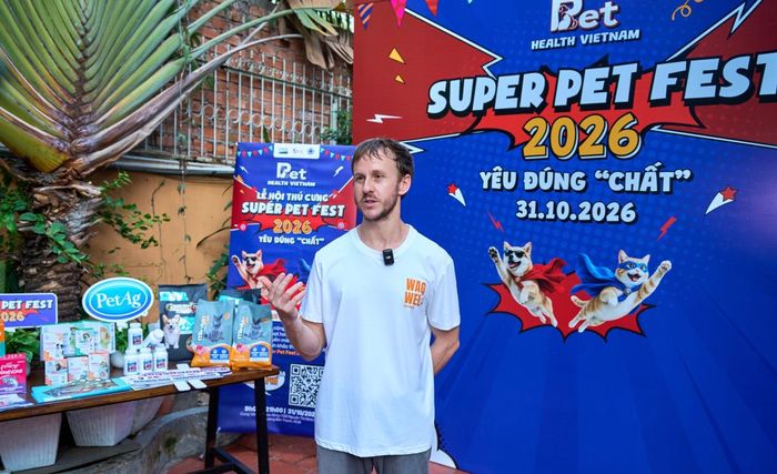 Ông Alex Ward, nhà sáng lập kiêm Giám đốc Wagwel Rescue Saigon