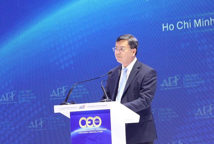 Ông Nguyễn Công Vinh, Phó Chủ tịch UBND TP. Hồ Chí Minh: "Nhà đầu tư ngày càng quan tâm đến khả năng kết nối chuỗi cung ứng, tiếp cận thị trường, huy động vốn, ứng dụng công nghệ và mở rộng hoạt động từ một địa điểm ra toàn khu vực". Ảnh: Phương Chi.