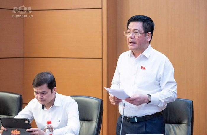 Phó Chủ tịch Quốc hội Nguyễn Hồng Diên tham gia thảo luận tại Tổ 13 - Ảnh: Quochoi.vn