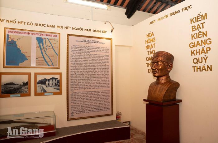 Góc trưng bày hiện vật chuyên đề Anh hùng dân tộc Nguyễn Trung Trực.
