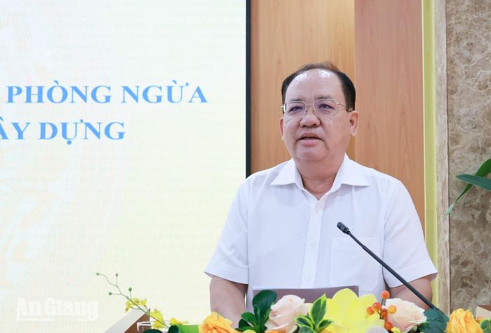 Phó Chủ tịch Thường trực UBND tỉnh An Giang Nguyễn Thanh Phong phát biểu kết luận hội nghị.