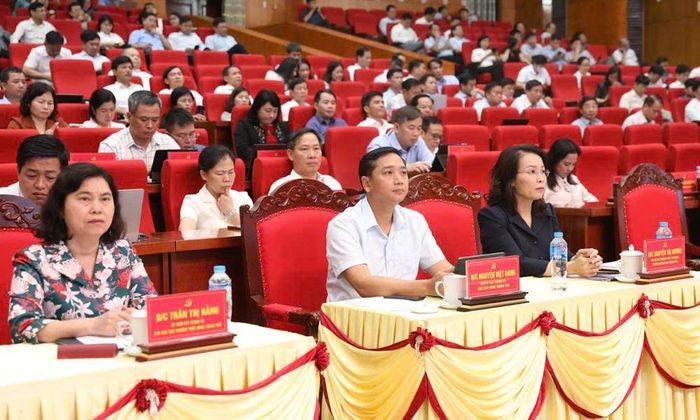  Các đồng chí lãnh đạo thành phố và đại biểu dự Hội nghị. 