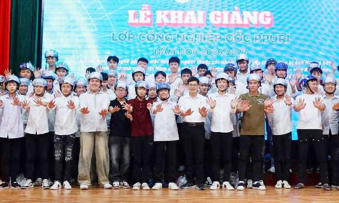Học viên tham dự lễ khai giảng khóa đào tạo công nghệ gốc tại Trường Cao đẳng công nghệ Việt - Hàn Bắc Giang.