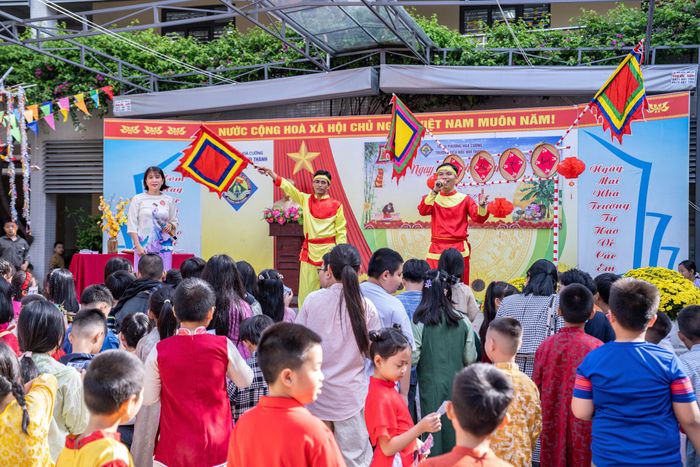 Những câu hô bài chòi giúp học sinh hiểu thêm về giá trị văn hóa dân gian. Ảnh: HỮU TRUNG