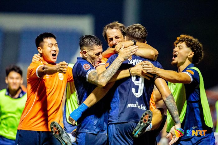 SHB Đà Nẵng thi đấu quả cảm trước Hà Nội FC để giành chiến thắng 1-0 trên sân nhà Chi Lăng. Ảnh: BẢO LÂM