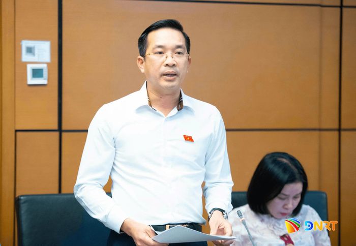 Đại biểu Quốc hội Nguyễn Đại Đồng thảo luận tại tổ. Ảnh: HỒNG CHÂU