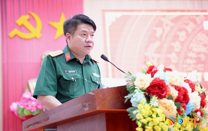 Đại tá Nguyễn Tấn Tuân, Phó Chính ủy Bộ Chỉ huy Quân sự thành phố phát biểu tại hội nghị. Ảnh: T.CÔNG