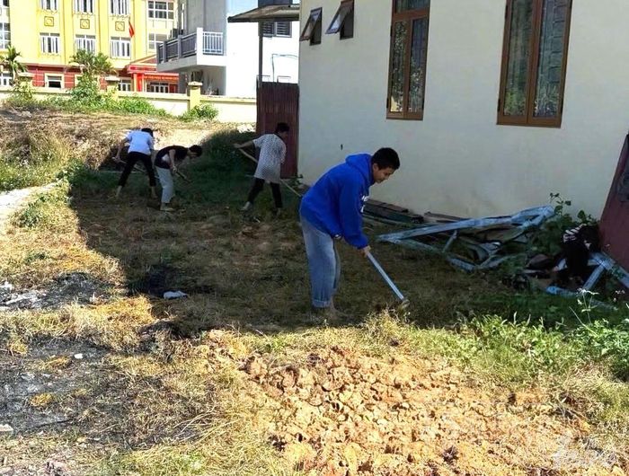 Một số trường hợp thanh thiếu niên vi phạm ATGT bị phạt lao động công ích.