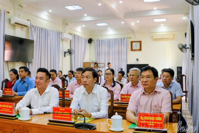 Các đại biểu dự hội nghị.
