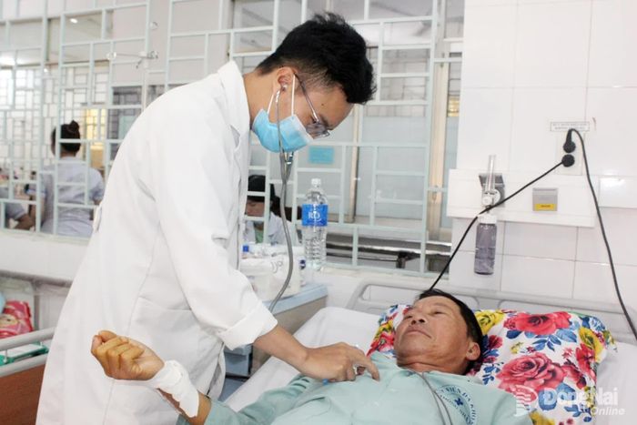 Tham gia BHYT giúp nhiều người dân được chi trả số tiền viện phí rất lớn. Ảnh: Hạnh Dung