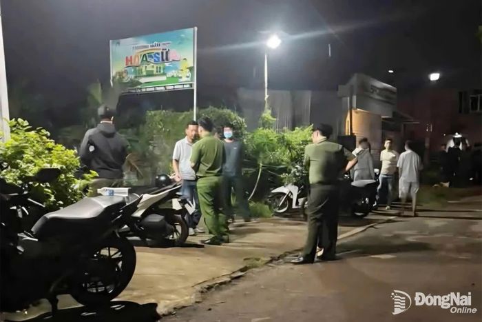 Lực lượng công an có mặt tại hiện trường để điều tra vụ việc. Ảnh: CTV