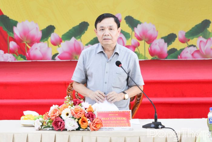 Đồng chí Phan Văn Thắng, Phó Bí thư Thường trực Tỉnh ủy, Chủ tịch Ủy ban MTTQ Việt Nam tỉnh Đồng Tháp, phát biểu chỉ đạo tại buổi làm việc.